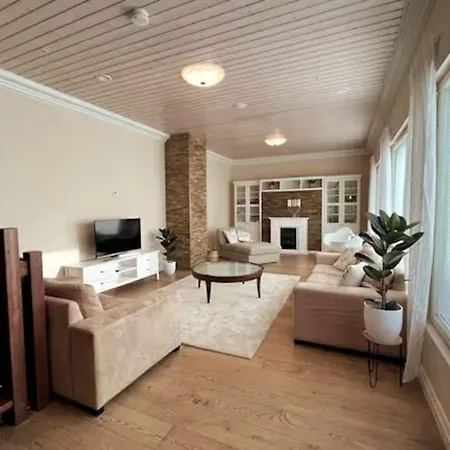 Stunning 5br 16 Bed With Finnish Sauna & Jacuzzi 340 M2 Tampere