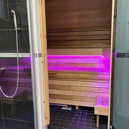 Stunning 5br 16 Bed With Finnish Sauna & Jacuzzi 340 M2 * Tampere
