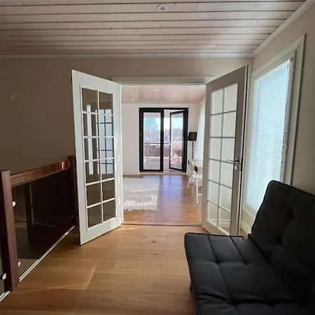 Villa Stunning 5br 16 Bed With Finnish Sauna & Jacuzzi 340 M2 *