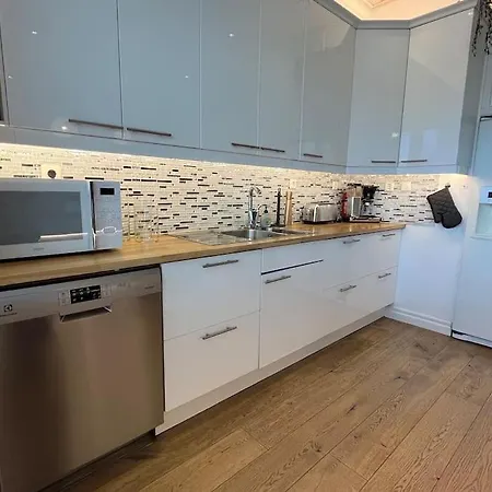 ヴィラ Stunning 5br 16 Bed With Finnish Sauna & Jacuzzi 340 M2 タンペレ