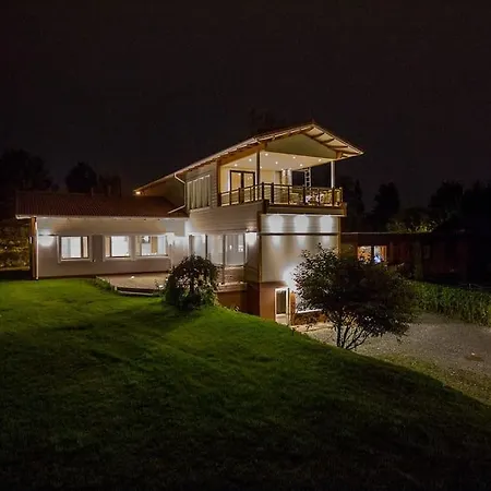 Stunning 5br 16 Bed With Finnish Sauna & Jacuzzi 340 M2 タンペレ