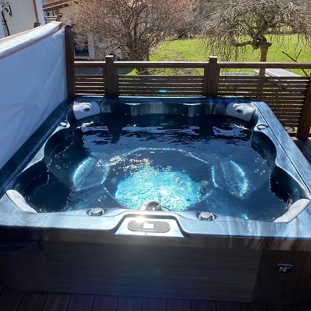 Villa Stunning 5br 16 Bed With Finnish Sauna & Jacuzzi 340 M2 *