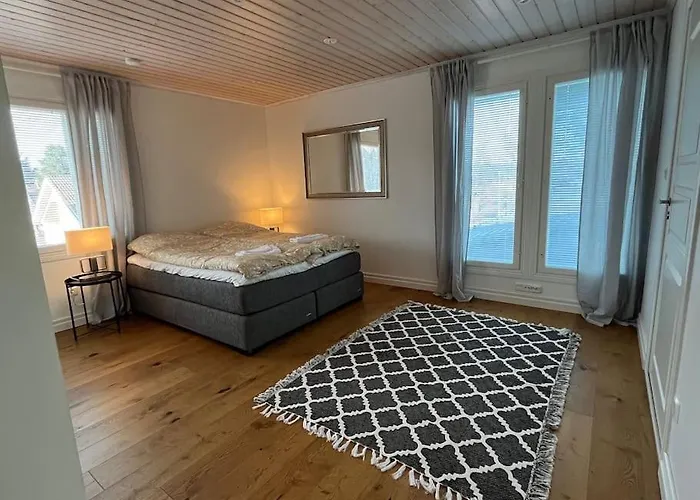 Stunning 5br 16 Bed With Finnish Sauna & Jacuzzi 340 M2 Villa *