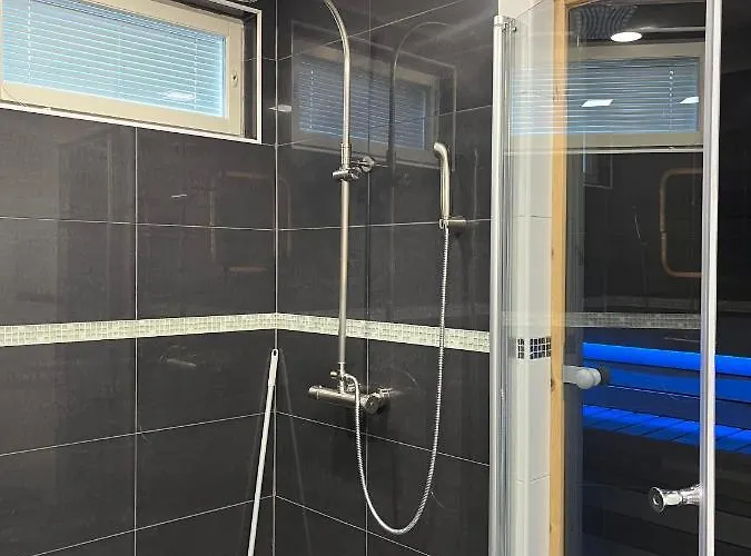 Stunning 5br 16 Bed With Finnish Sauna & Jacuzzi 340 M2 Villa