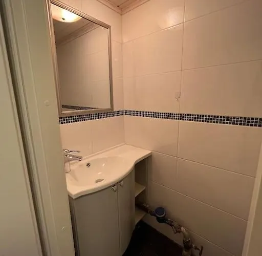 Villa Stunning 5br 16 Bed With Finnish Sauna & Jacuzzi 340 M2 *