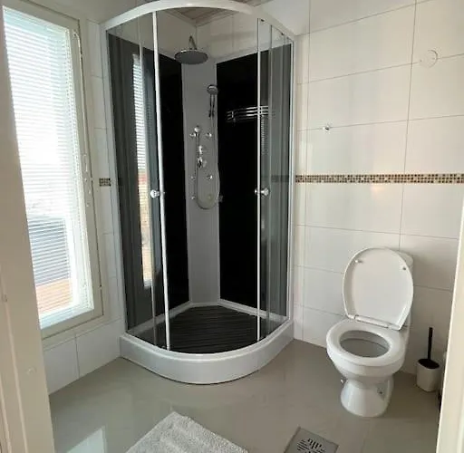 Stunning 5br 16 Bed With Finnish Sauna & Jacuzzi 340 M2 Villa *