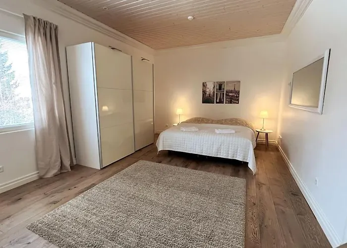 Villa Stunning 5br 16 Bed With Finnish Sauna & Jacuzzi 340 M2