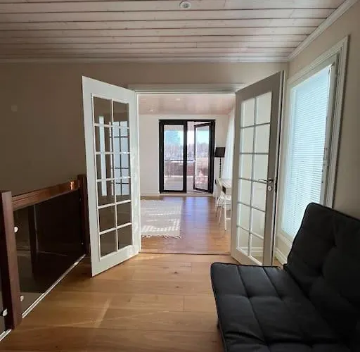 Villa Stunning 5br 16 Bed With Finnish Sauna & Jacuzzi 340 M2 *