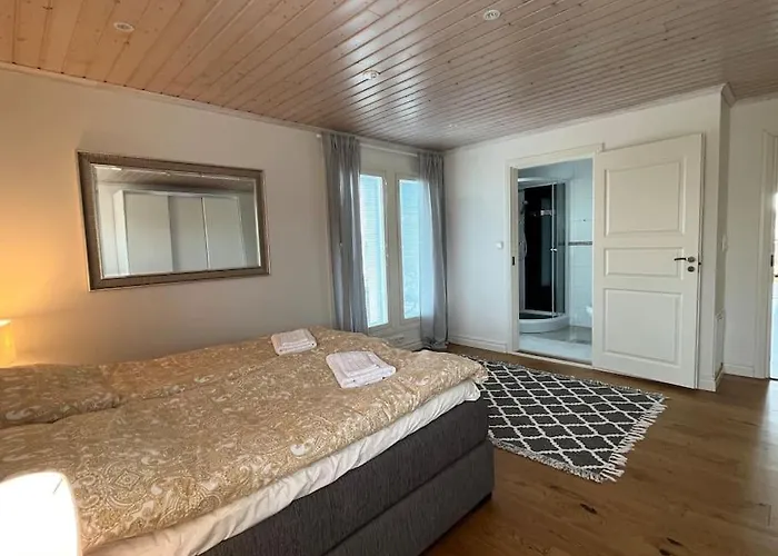 Villa Stunning 5br 16 Bed With Finnish Sauna & Jacuzzi 340 M2 Tampere