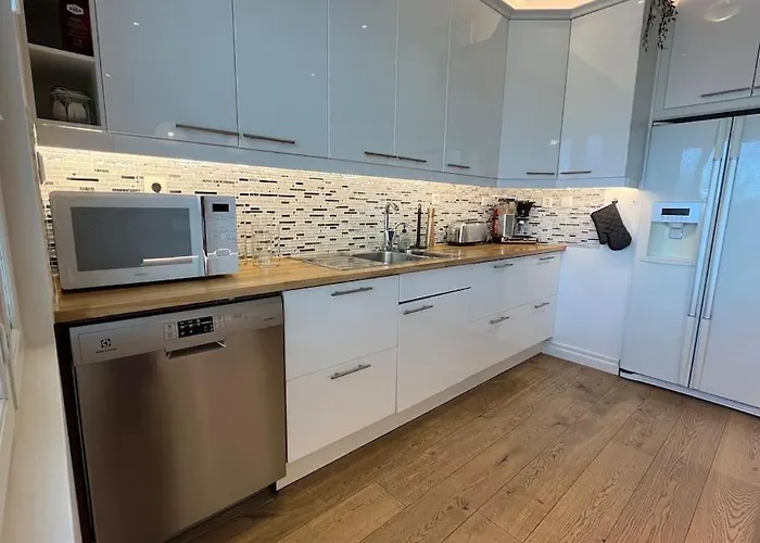 Villa Stunning 5br 16 Bed With Finnish Sauna & Jacuzzi 340 M2 Tampere