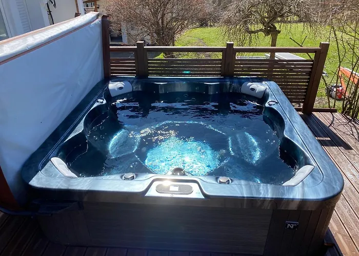 Villa Stunning 5br 16 Bed With Finnish Sauna & Jacuzzi 340 M2 *